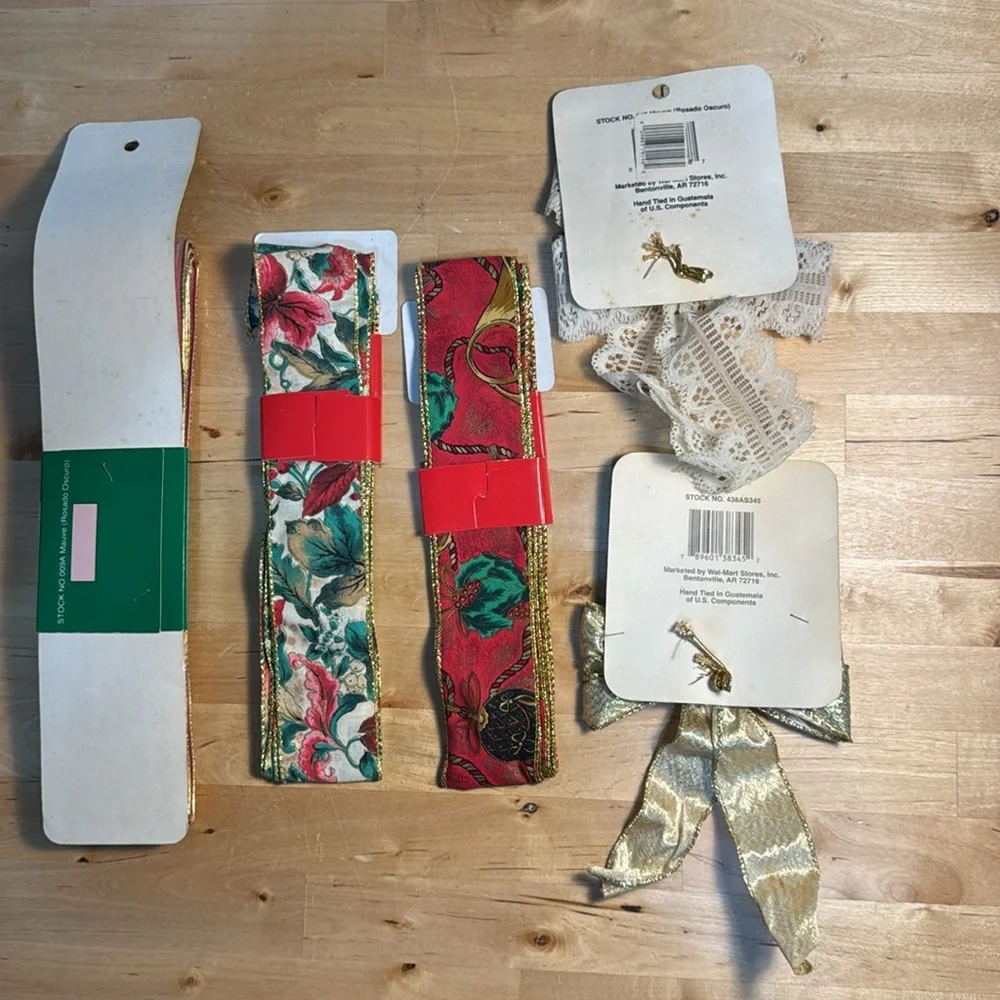 Vintage lot of Holiday Garland/Ribbon & 2 Bows
